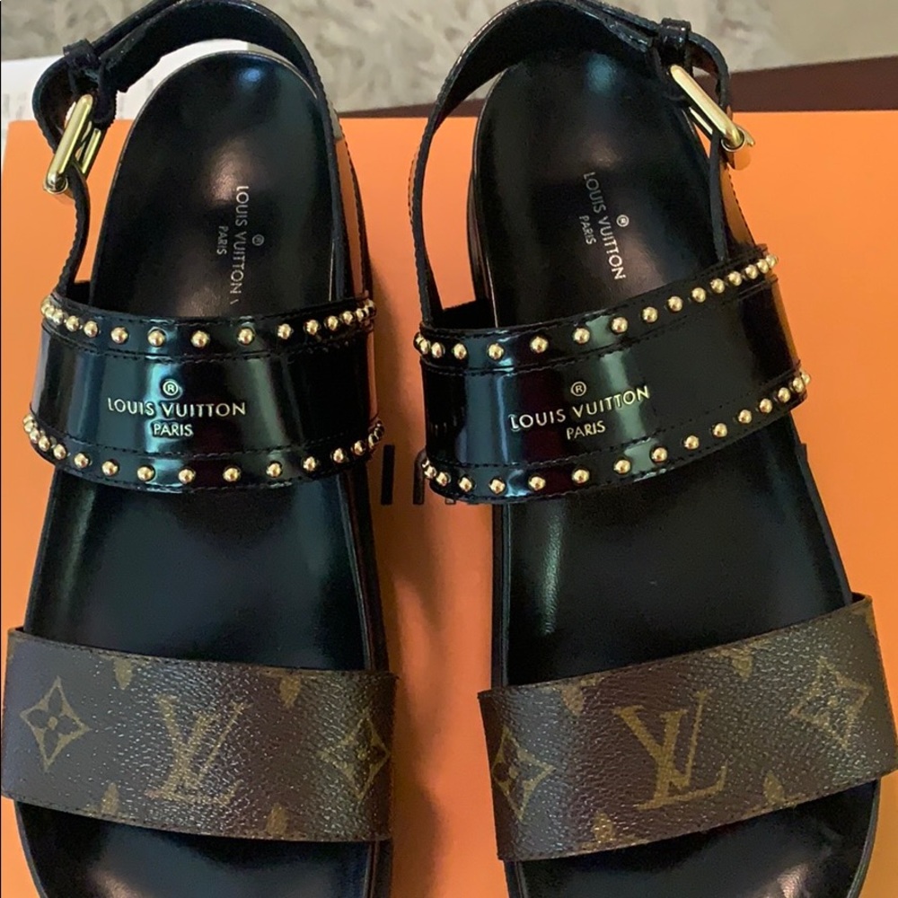 BRAND NEW AUTHENTIC LV SANDALS SIZE 40